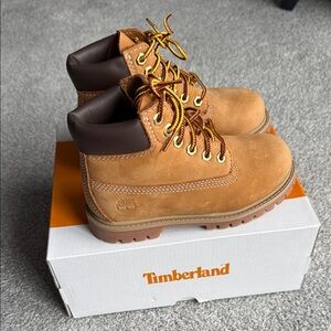 Timberland Wheat Nubuck Kids' Ankle Boots with Dark Brown Collar